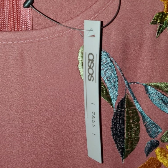 Embroidered dusty rose Dress - Picture 5 of 9